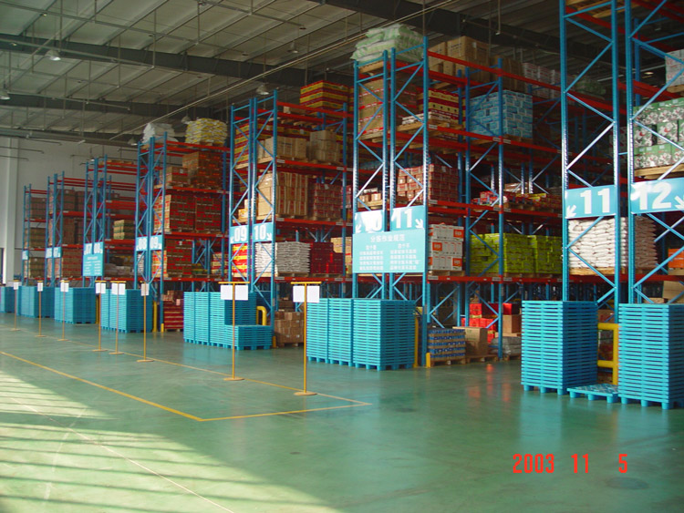 Advantages of spraying outdoor powder on cross beam heavy duty pallet rack