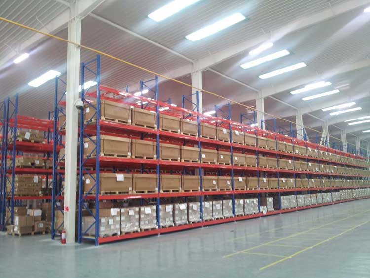 What are the key points for maintenance of warehouse storage racks?