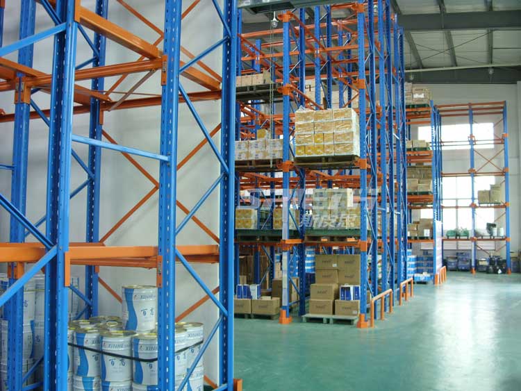 Advantages of warehouse drive in pallet racks