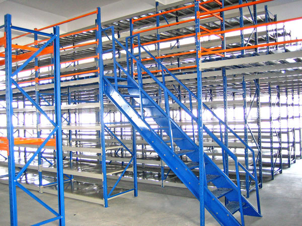 What are the main characteristics of warehouse mezzanine floors?